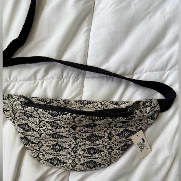 Black and white tapestry Boho fanny pack, belt bag or cross body bag - Picture 8 of 8